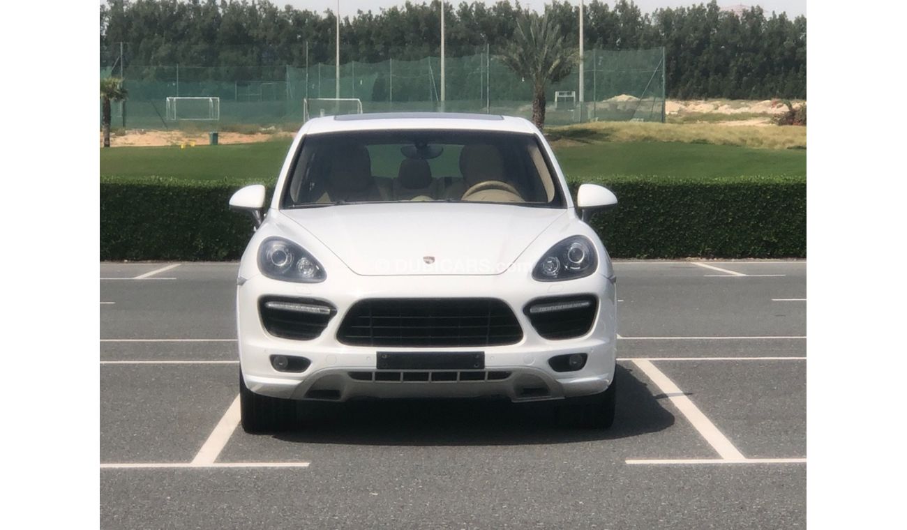 Porsche Cayenne MODEL 2013 GCC CAR PERFECT CONDITION INSIDE AND OUTSIDE