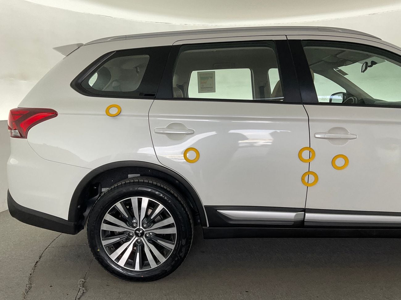 ميتسوبيشي آوتلاندر 2.5 GLX AUTO 4WD 7SEAT ML FABRIC SEATS | شامل الضمان | 0 ﺪﻔﻋﺓ ﺃﻮﻟﻯ