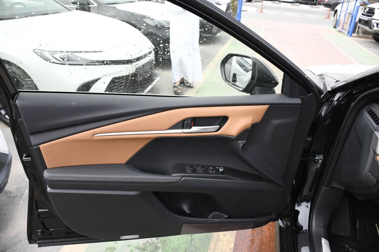 Toyota Camry 2.5L V4 GLE  petrol With panoramic