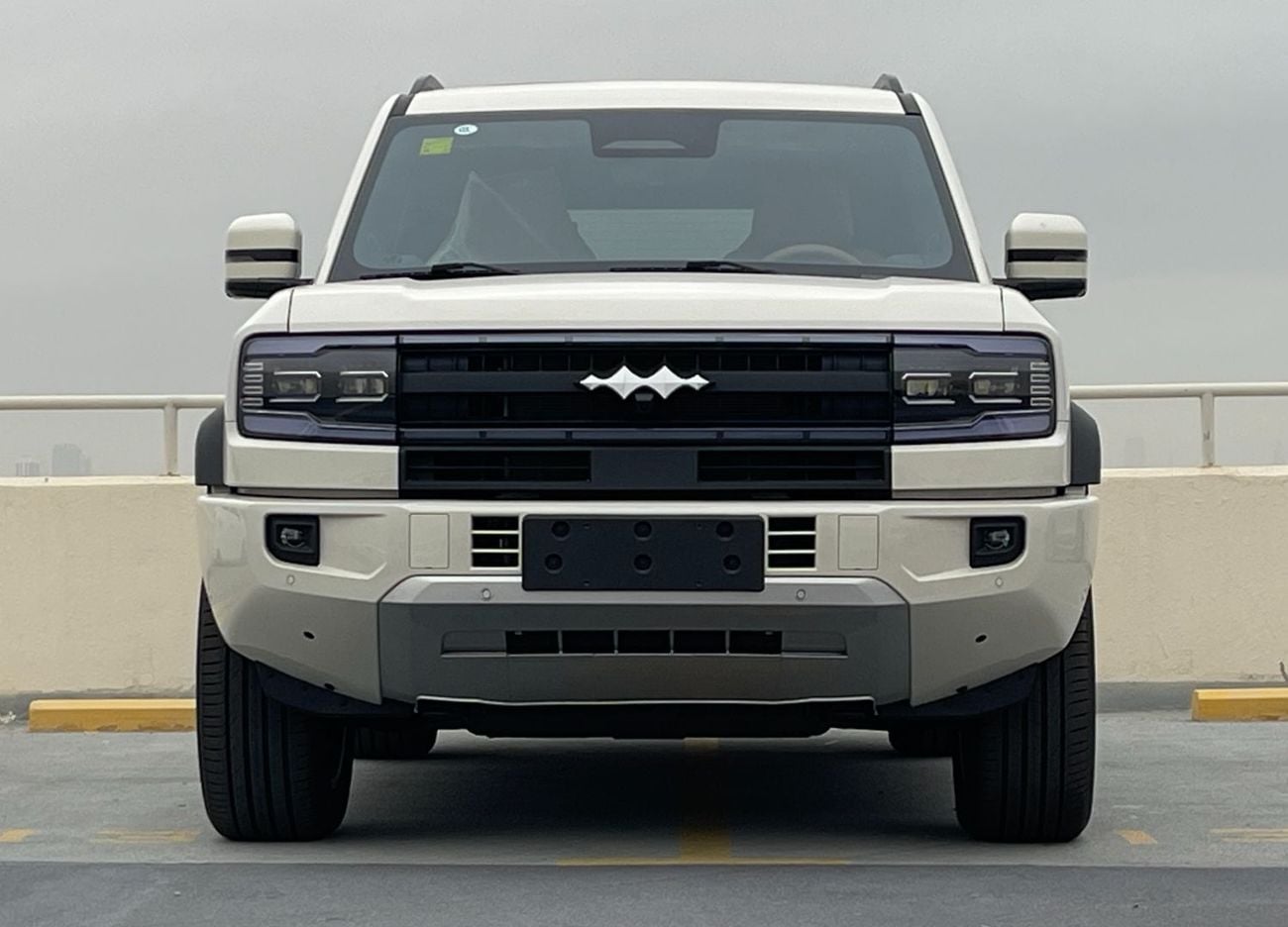 BYD Leopard 5 1.5L-4CYL 680HP. COM RANGE 1,200+ KM . HYBRID