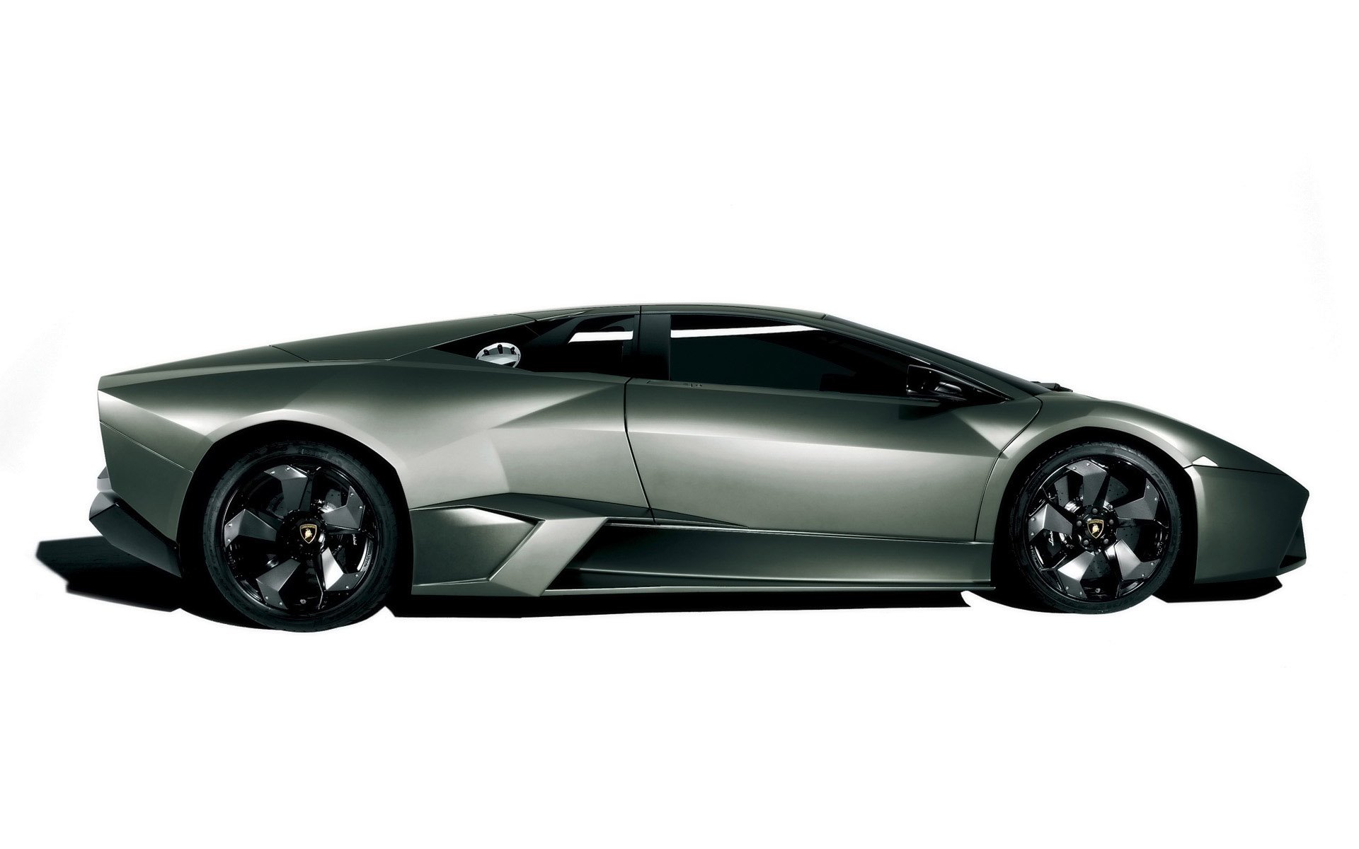 Lamborghini Reventon exterior - Side Profile