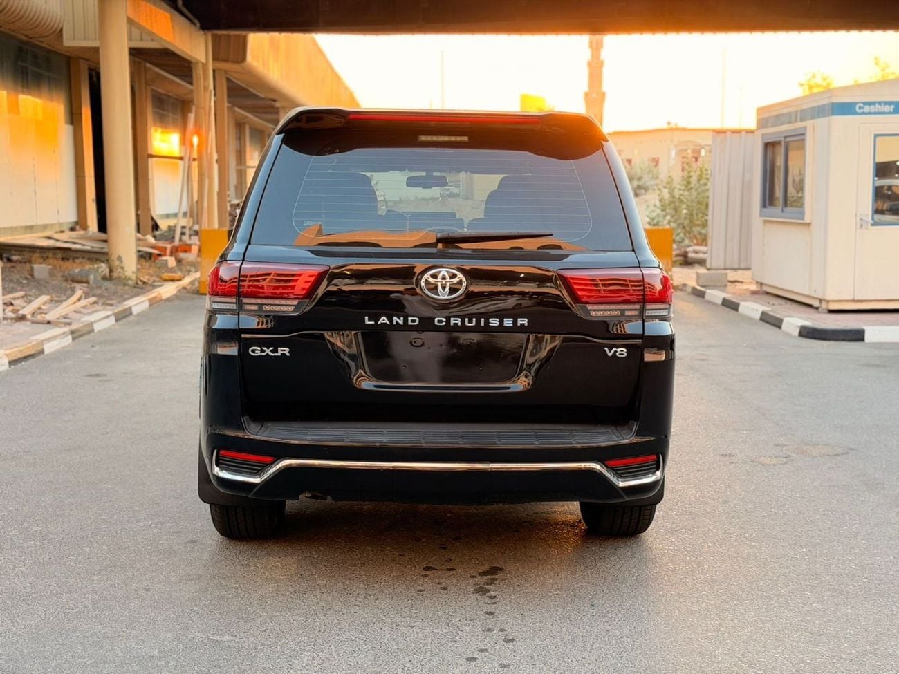 Toyota Land Cruiser GXR LANDCRUISER 2018 UPGRADE 2024 V8 LHD PETROL FULL OPTION GCC
