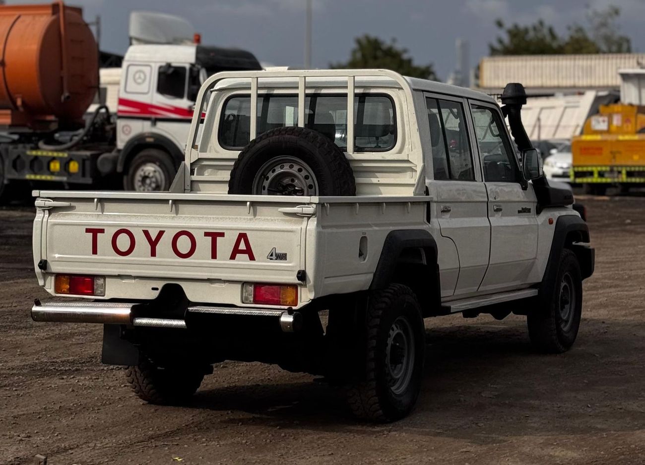 Toyota Land Cruiser Pick Up LC79 Double Cabin LHD 4.2L 1HZ V6 Diesel Engine Manual Gear 4WD 5 Seater 4 Doors