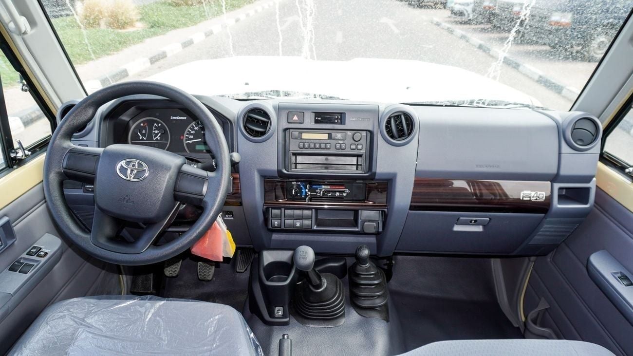 Toyota Land Cruiser 70 HT VXR 4.0 L V6
