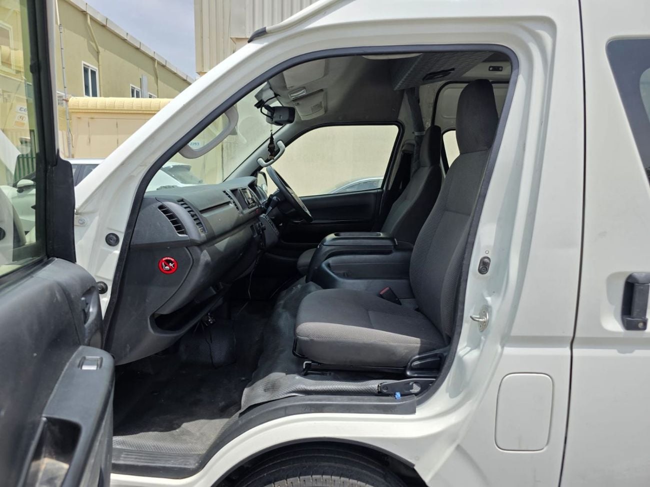 Toyota Hiace GL TOYOTA HIACE COMMUTER VAN RHD 2018 MODEL 3.0 L DIESEL AUTOMATIC(PM21278)