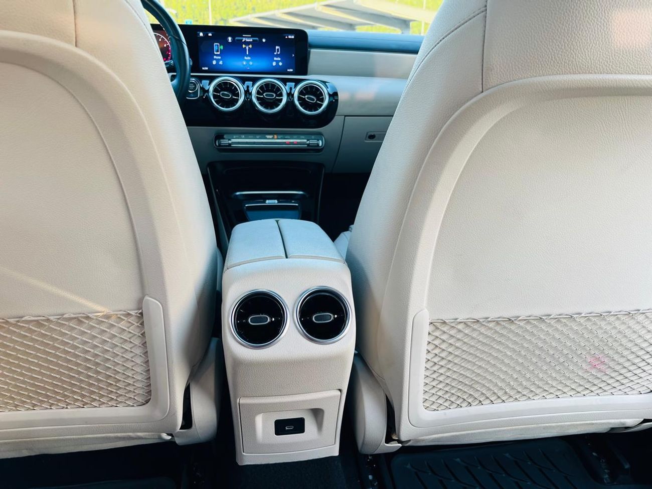 مرسيدس بنز CLA 250 Premium + 2.0L