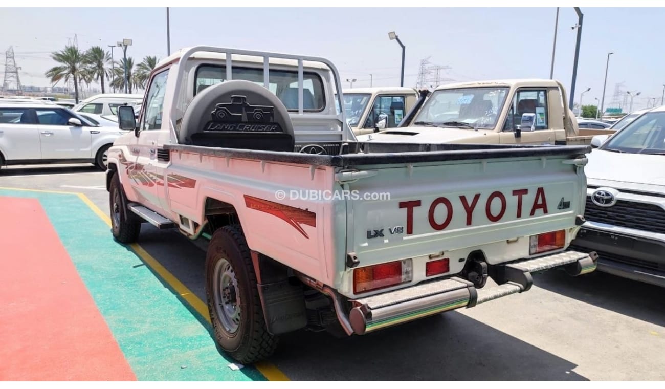 Toyota Land Cruiser Pick Up Toyota Land Cruiser Pick Up Single Cabin M/T 4.5L V8 Diesel 4X4 White color