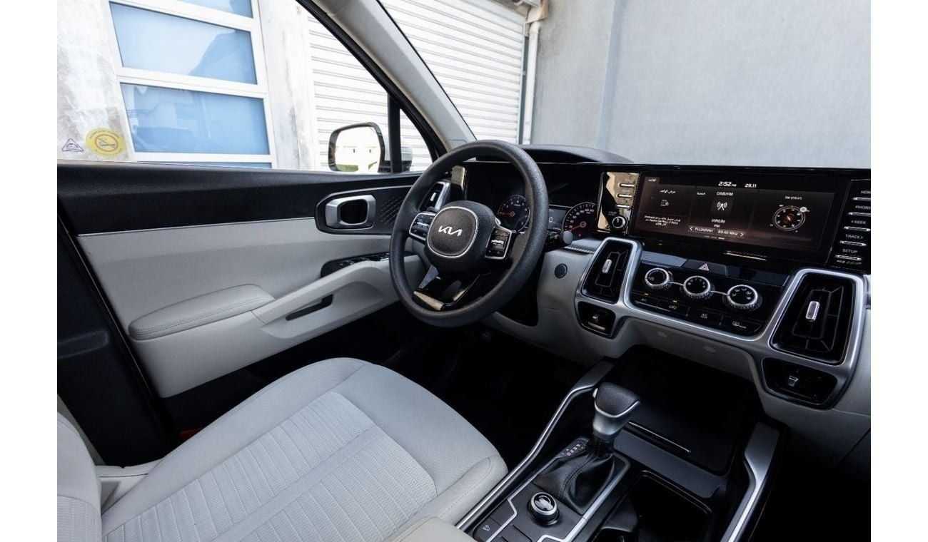 Kia Sorento Base 2.4L FWD Kia Sorento 2023 GCC under Agency Warranty with Flexible Down-Payment.