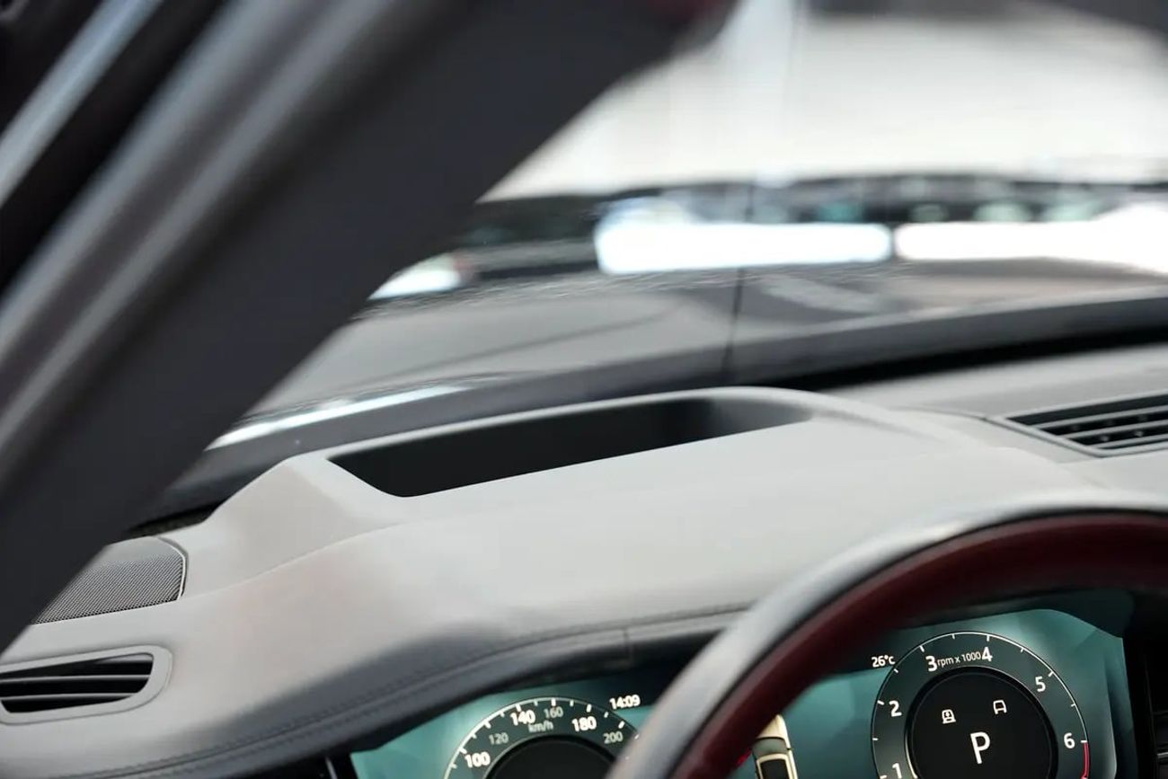 Land Rover Range Rover LWB HSE P530 4.4L P530 | GCC 49k km | V8 Agency Warranty | Service Contract History