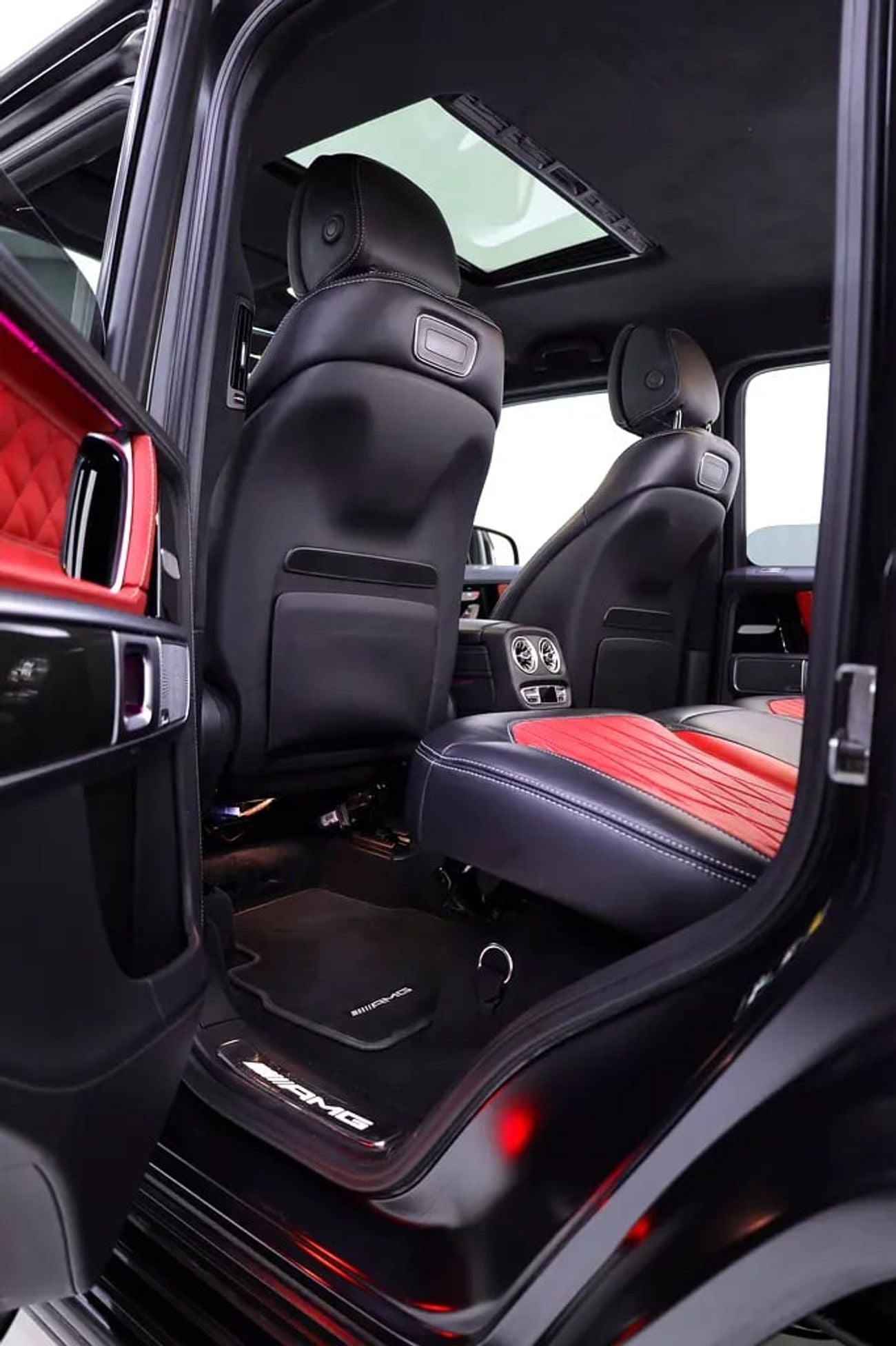 Mercedes Benz G63 AMG G63 DOUBLE NIGHT PACKAGE + CARBON + DIAMOND SEATS + FILE IN GARGASH