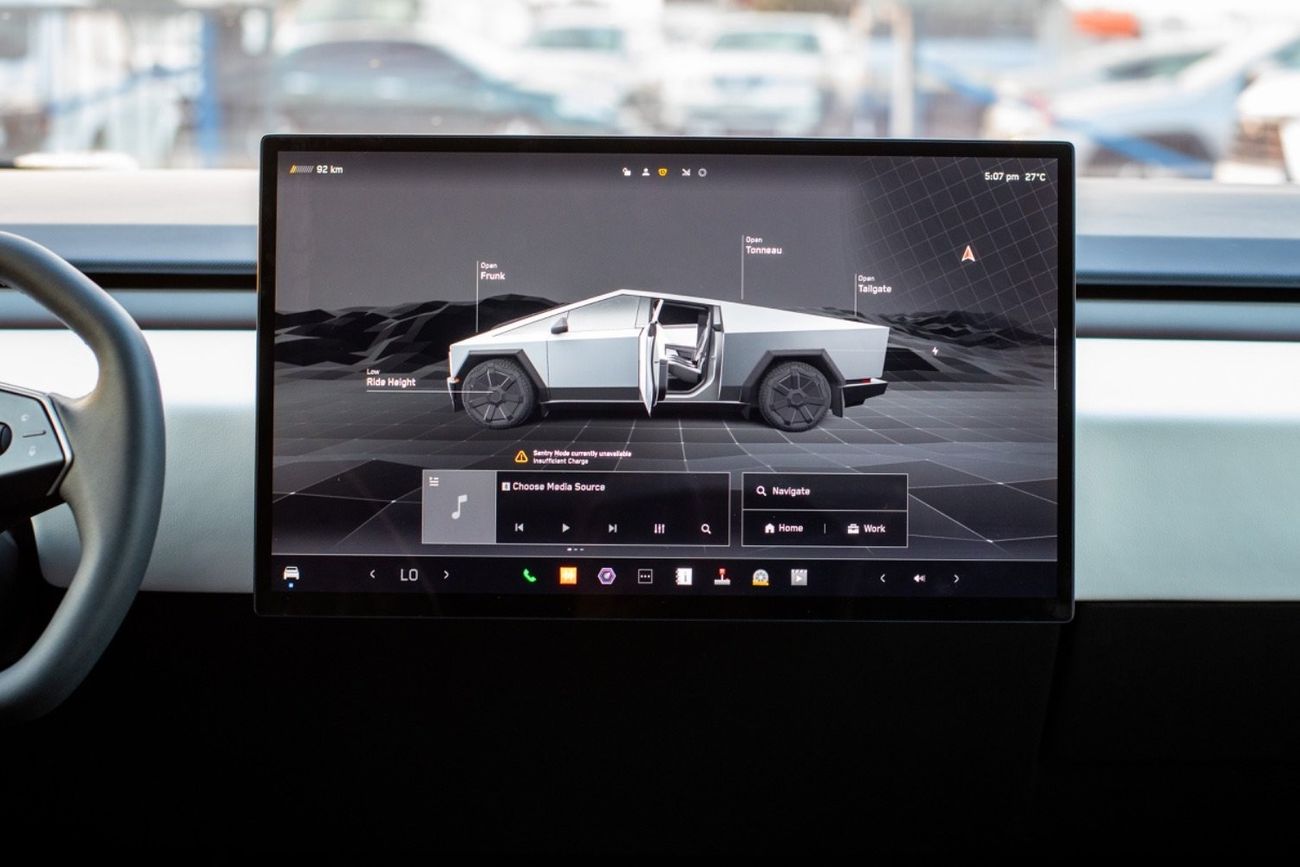 Tesla Cybertruck DUAL MOTORS FOUNDATION SERIES