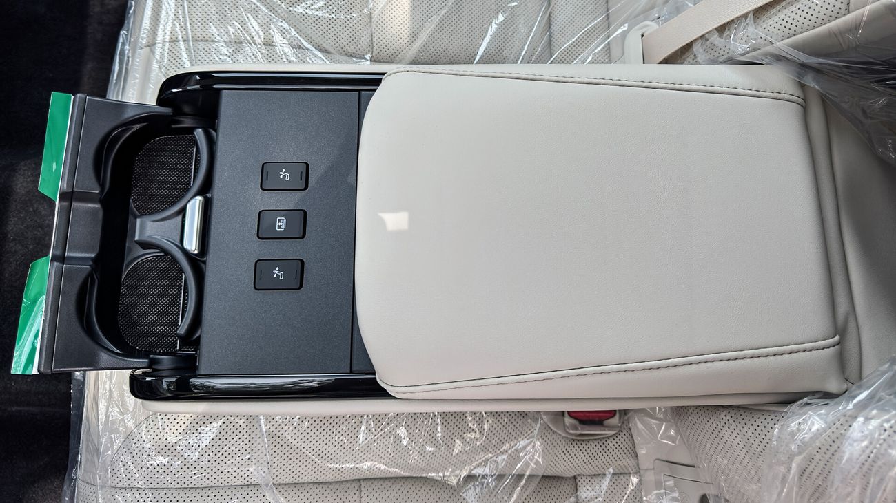 Toyota Crown Platinum 2.4l Turbo Hybrid AWD 2-Tone 2023 GCC 0Km