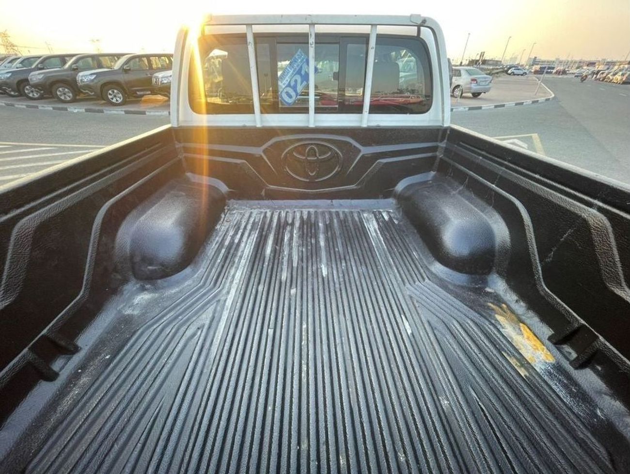 تويوتا هيلوكس 2017 Toyota Hilux GLX 2.7L V4 - AWD 4x4 - Full Option SR5 Edition Rear CAM / AC - Rims With Side Ste