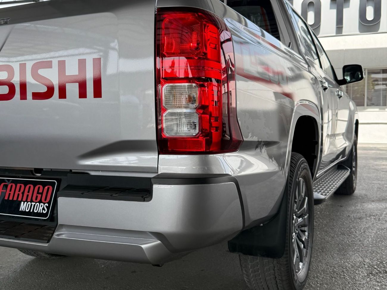 Mitsubishi L200 chrome package 4x4 M/T 18 inch alloy rims **EXPORT ONLY**التصدير فقط خارج الخليج**