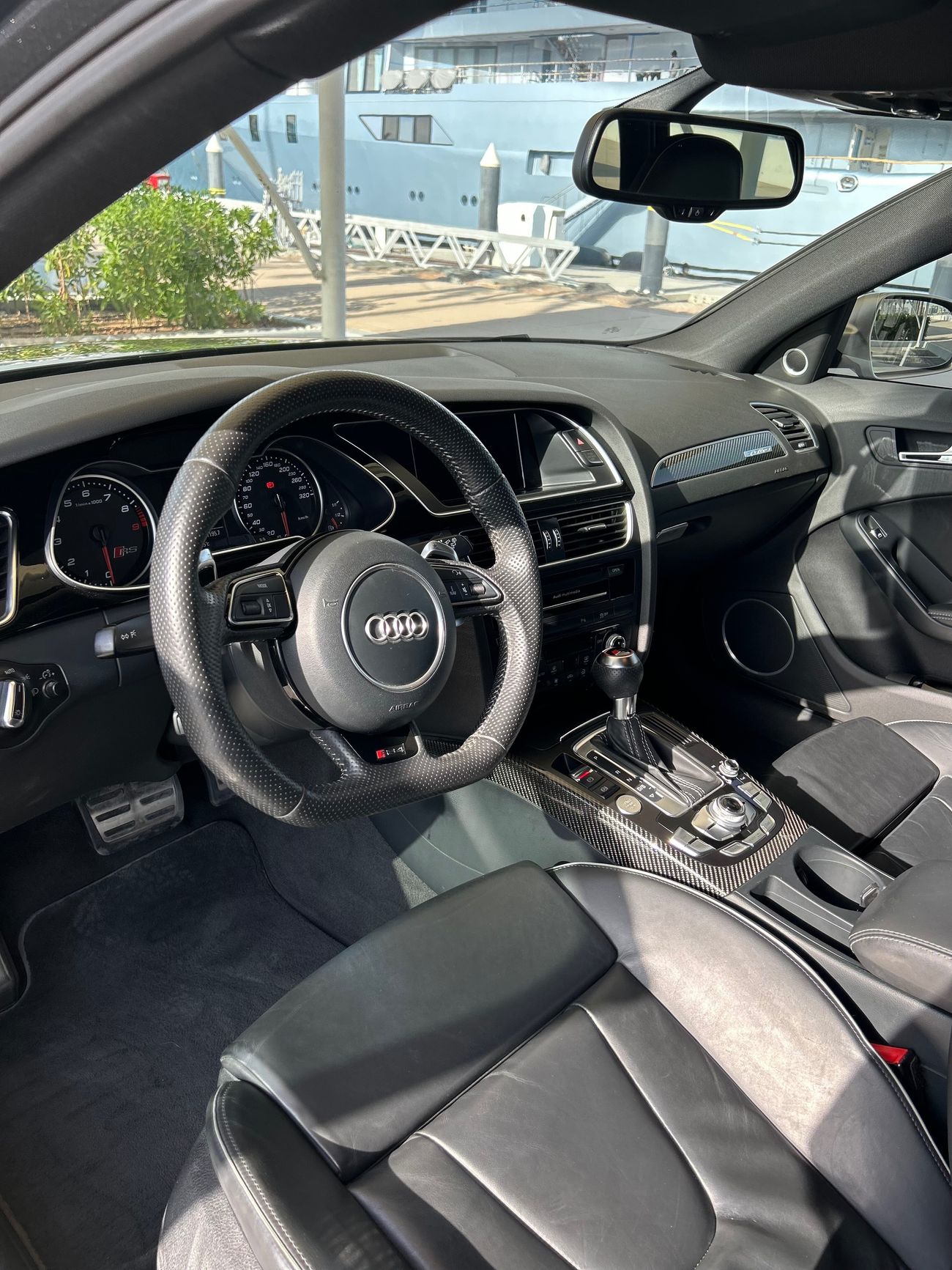 Audi RS4 FSI quattro 4.2L