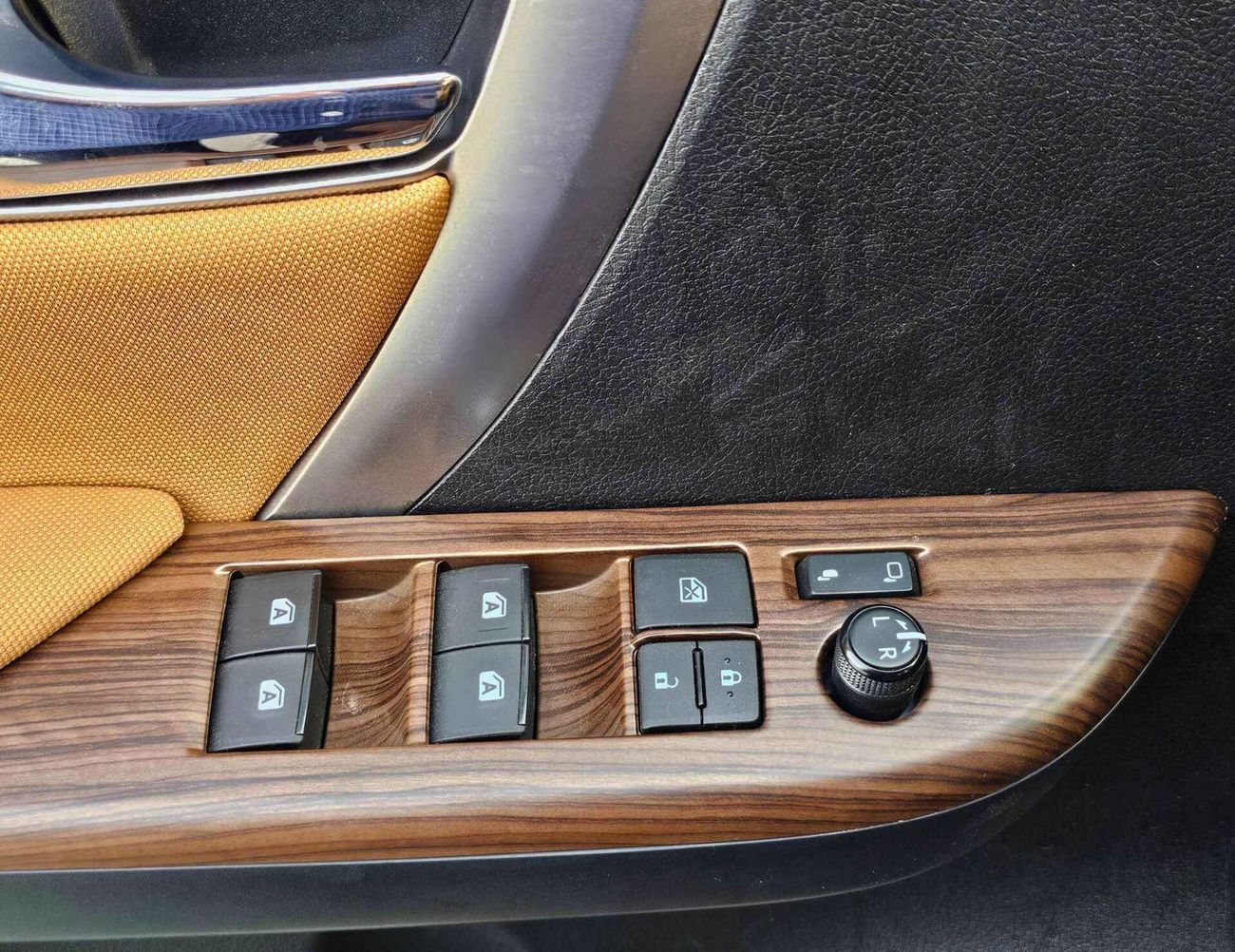 Toyota Fortuner FULL OPTION | 2.7L V4 PETROL | PUSH START | DVD CAMERA | AUTO A/C (CODE # FPF2)