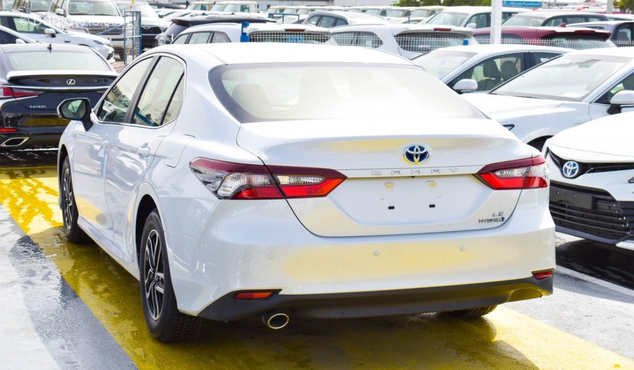 Toyota Camry LE Hybrid 2.5 L