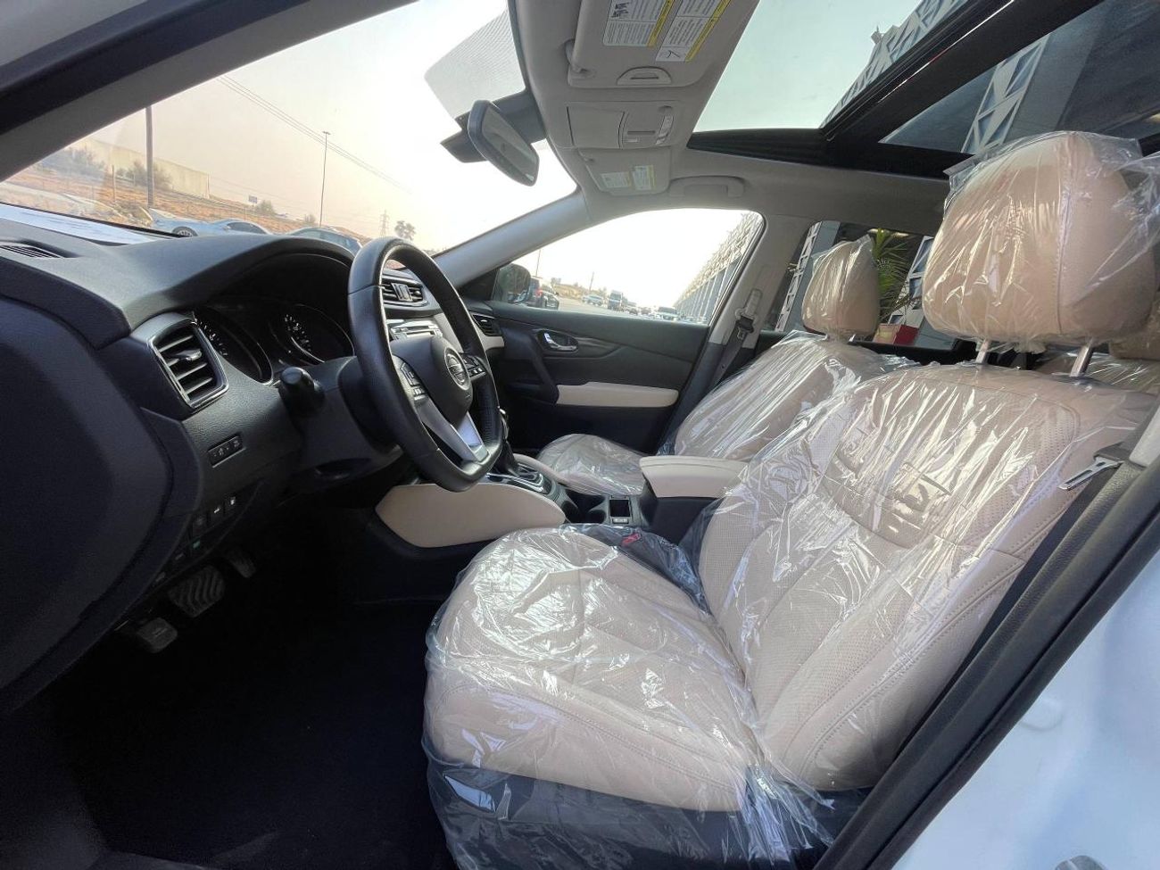 نيسان روج SL / AWD / 2.5 V4 / فتحة سقف بانورامية / كاميرا 360 درجة / رادار / نظام صوت BOSE