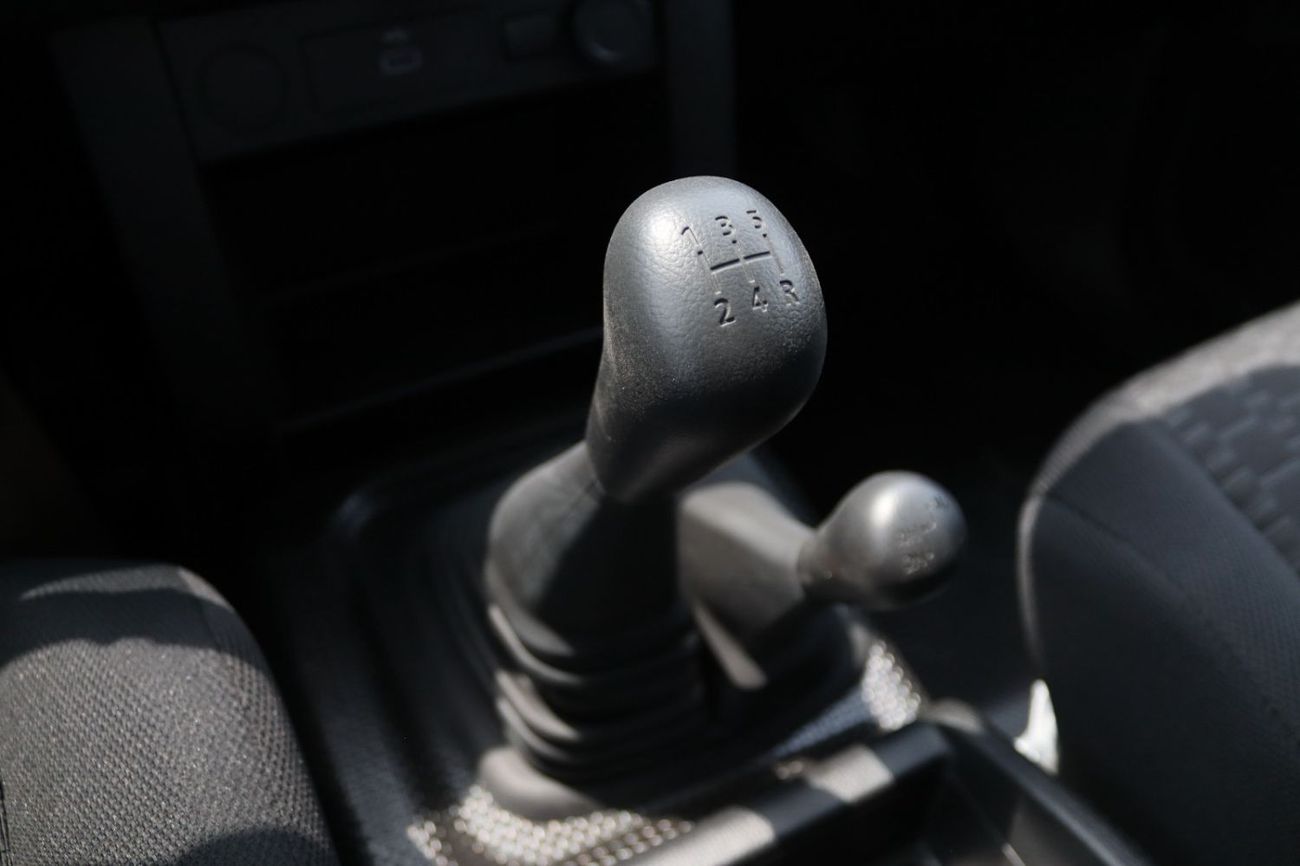 ميتسوبيشي L200 MITSUBISHI L200 4X4 M/T PETROL **EXPORT ONLY**التصدير فقط خارج الخليج***