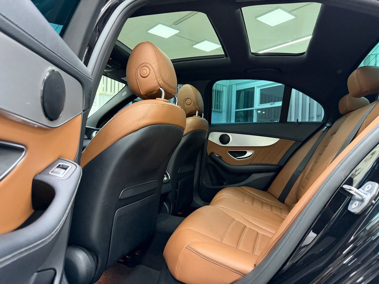 مرسيدس بنز C 200 GCC .. FSH .. AMG .. Perfect Condition .. Panoramic