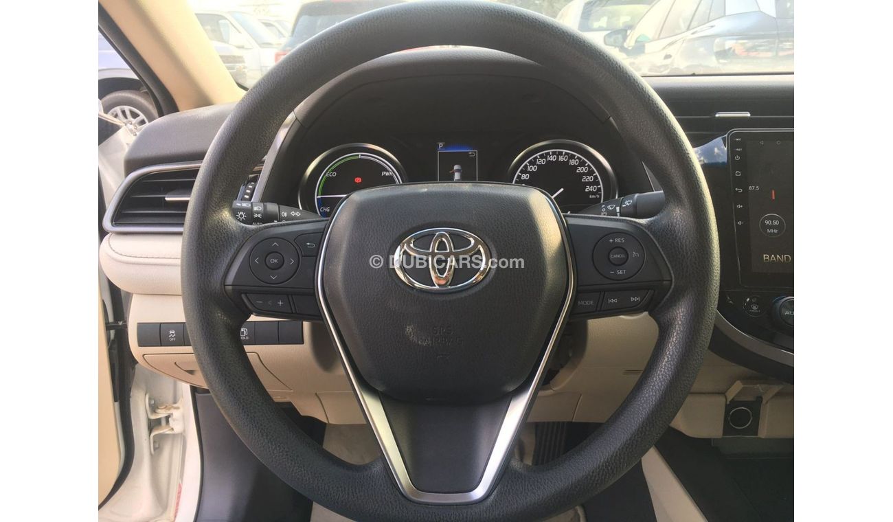 تويوتا كامري LE تويوتا كامري LE (AXVH71) 2.5 لتر سيدان هجين دفع أمامي 4 أبواب لون أبيض 2020 موديل دفع بدء ناقل حر