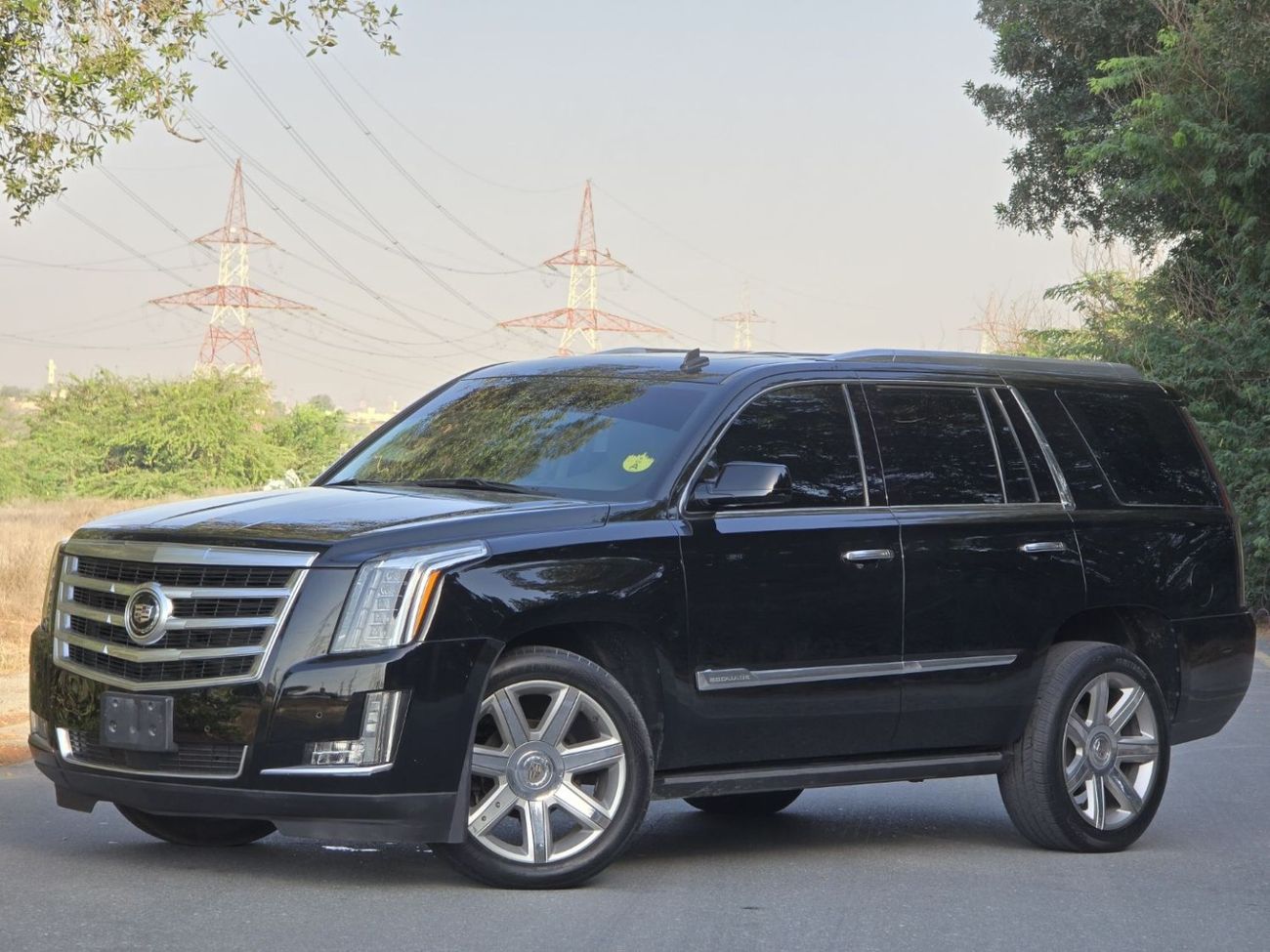 Cadillac Escalade Platinum 6.2L CADILLAC ESCALADE 2015 GCC PLATINUM // FULL OPITION // PERFECT CONDITION