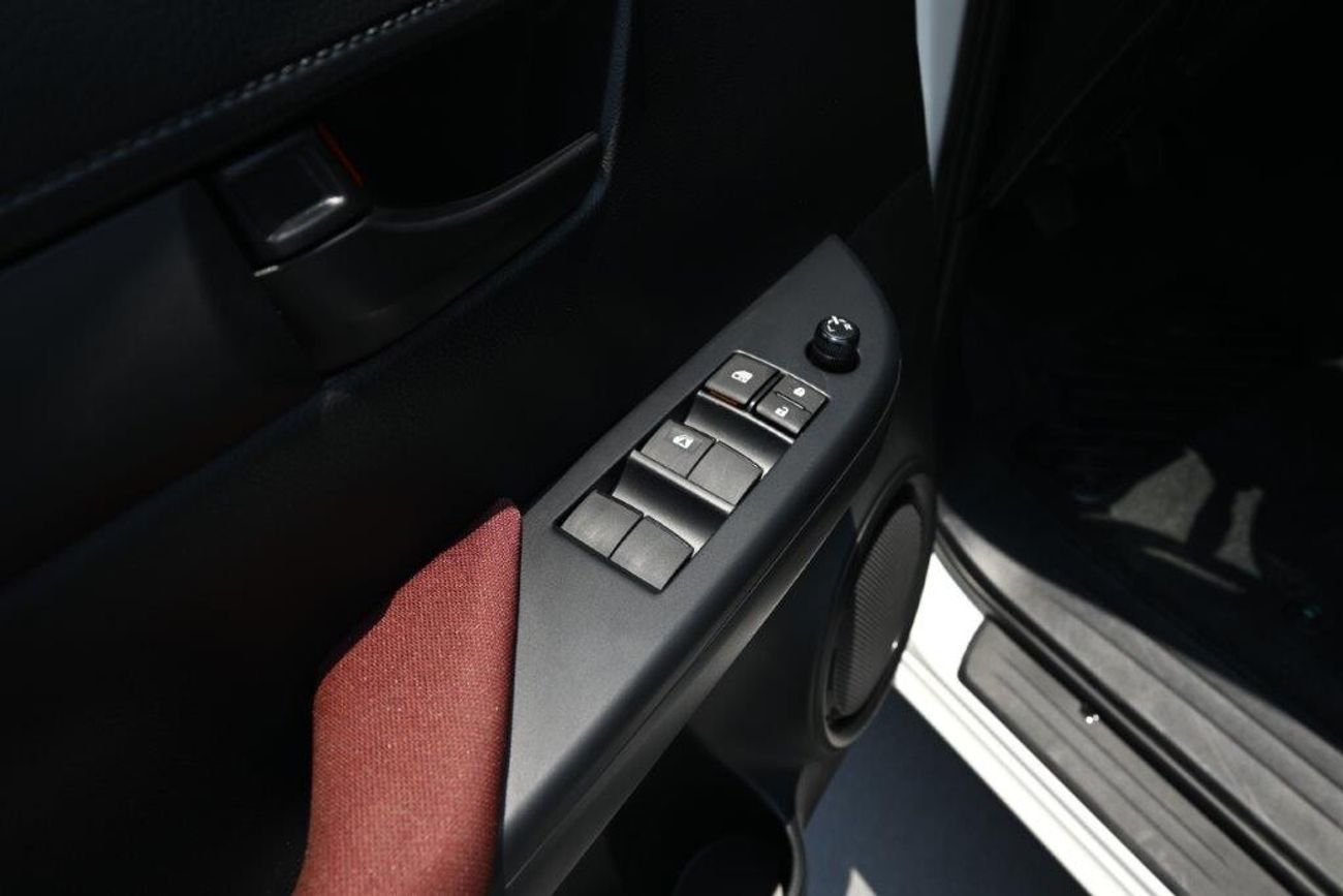 تويوتا هيلوكس Double Cabin 2.4L Diesel Pickup Manual Transmission