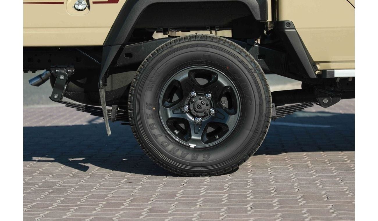 Toyota Land Cruiser Pick Up 2024 TOYOTA LAND CRUISER PICK UP LC79 DC 2.8- BEIGE inside BEIGE | Export Only