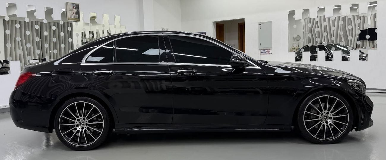 مرسيدس بنز C 200 GCC .. FSH .. AMG .. Perfect Condition .. Panoramic