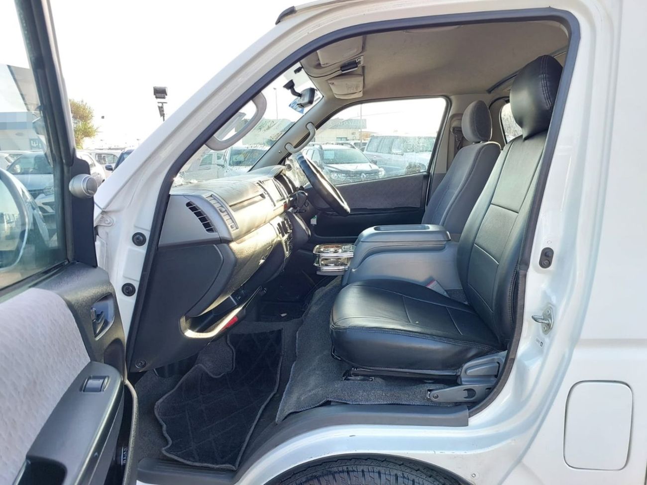 Toyota Hiace TOYOTA HIACE VAN RHD 2007 MODEL 2.0 L PETROL AUTOMATIC(PM71193)