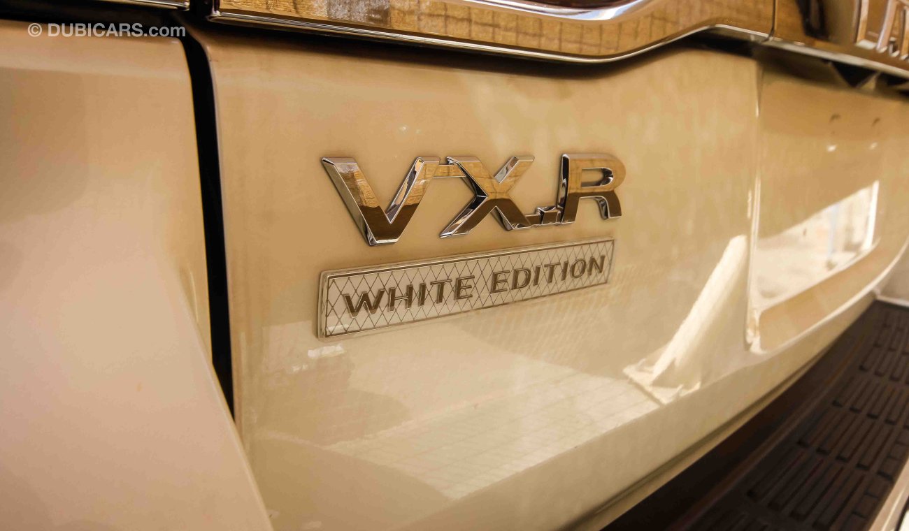 Toyota Land Cruiser VX.R V8 5.7 White Edition