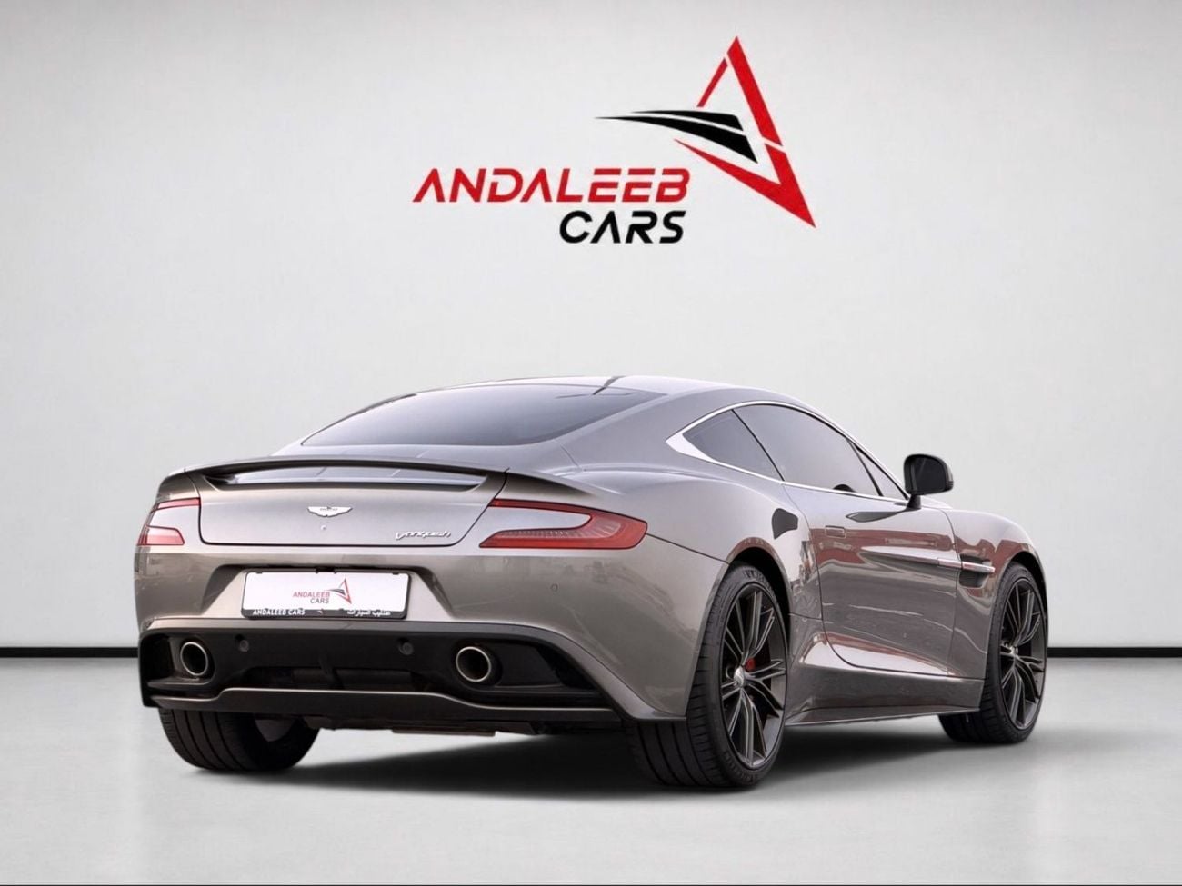 Aston Martin Vanquish STD RARE FULL CARBON SPEC | GCC CAR | V12 ENGINE | 2014