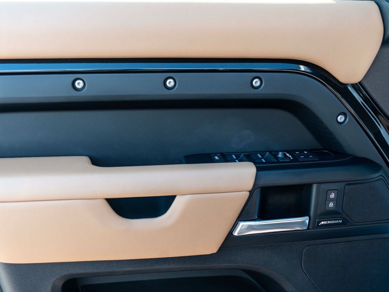 Land Rover Defender P400 110 HSE 3.0L (5 Seater)