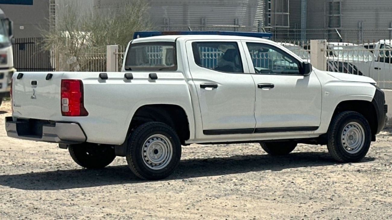 Mitsubishi L200 2.4L DC 4WD GL NEW FACE 5MT