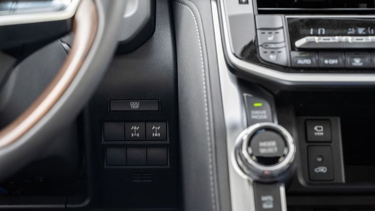 Toyota Land Cruiser VX 3.5L