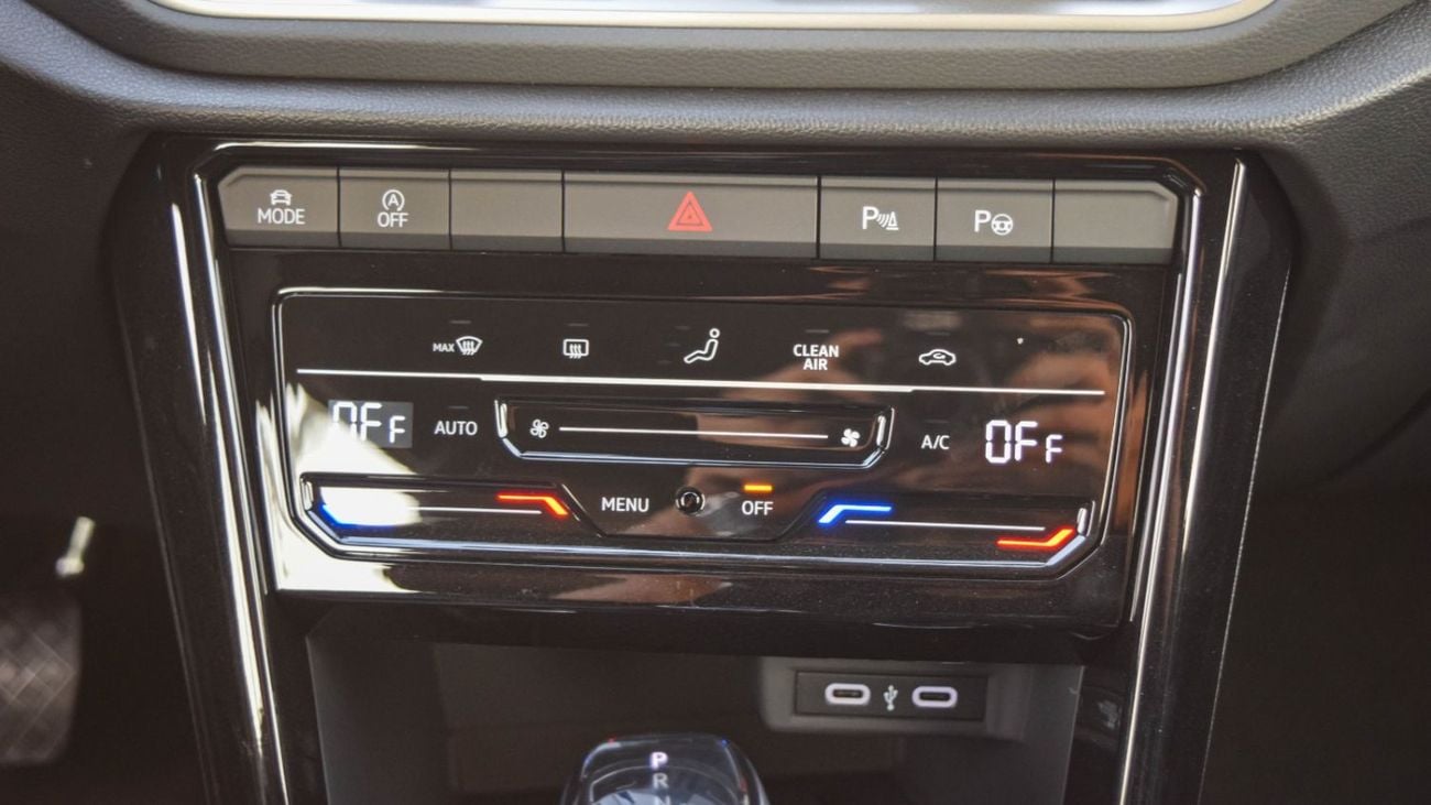 Volkswagen T ROC 1.4L TSI R-Line 1.5L 300 TSI R-Line Stralight Black Edition full option