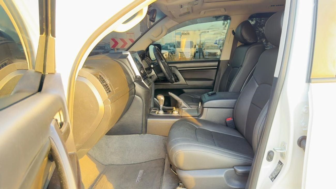 Toyota Land Cruiser PUSH START | V8 DIESEL ENGINE | SUNROOF | AUTOMATIC | PARKING SENSORS