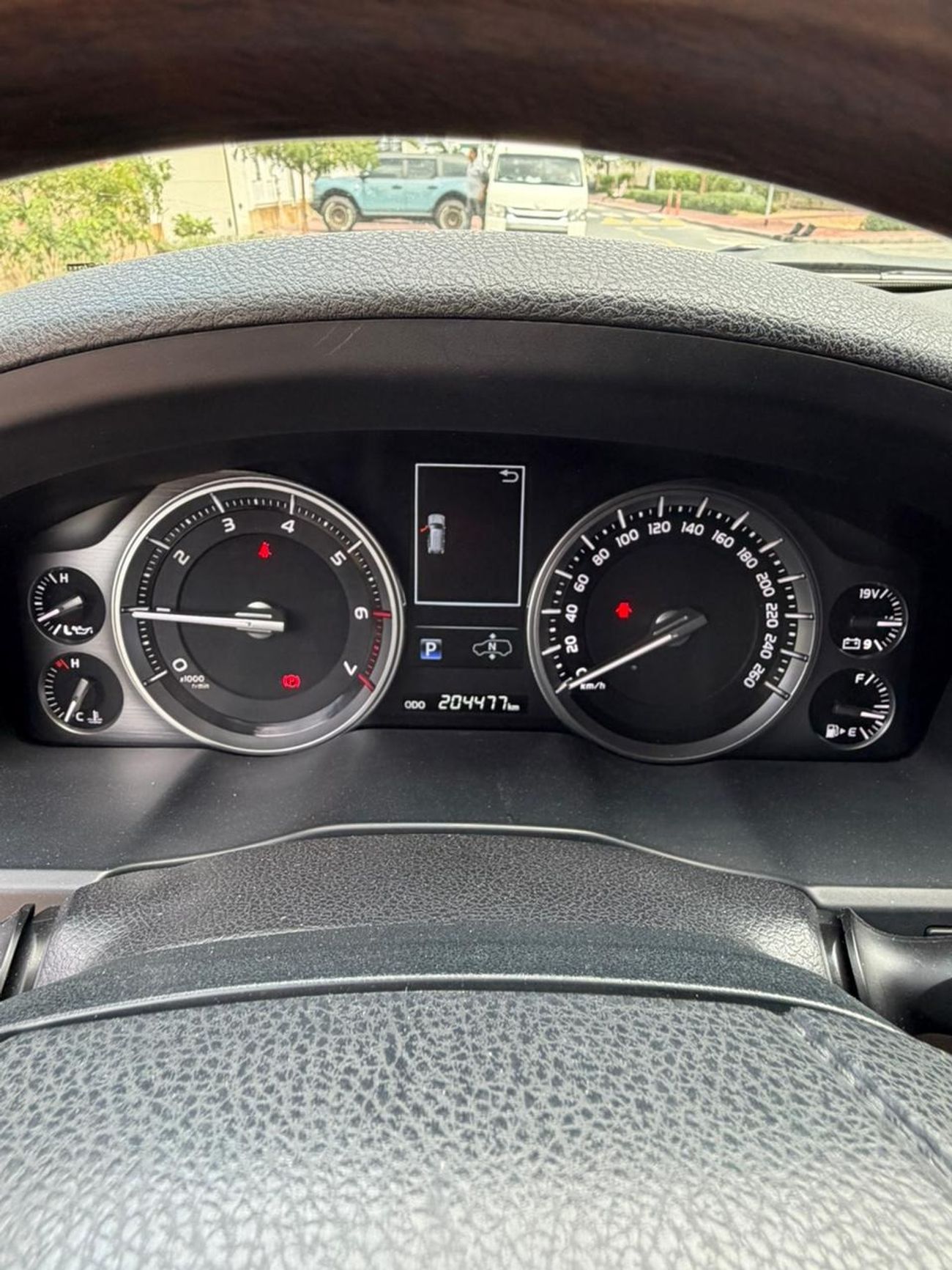 Toyota Land Cruiser VXR 5.7L AWD