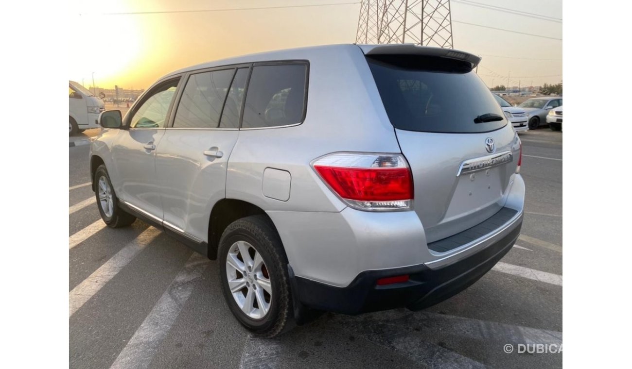 تويوتا هايلاندر 2013 TOYOTA HIGHLANDER AWD / MIDD OPTION + / BEAUTIFULLY MAINTAINEDD VEHICLE