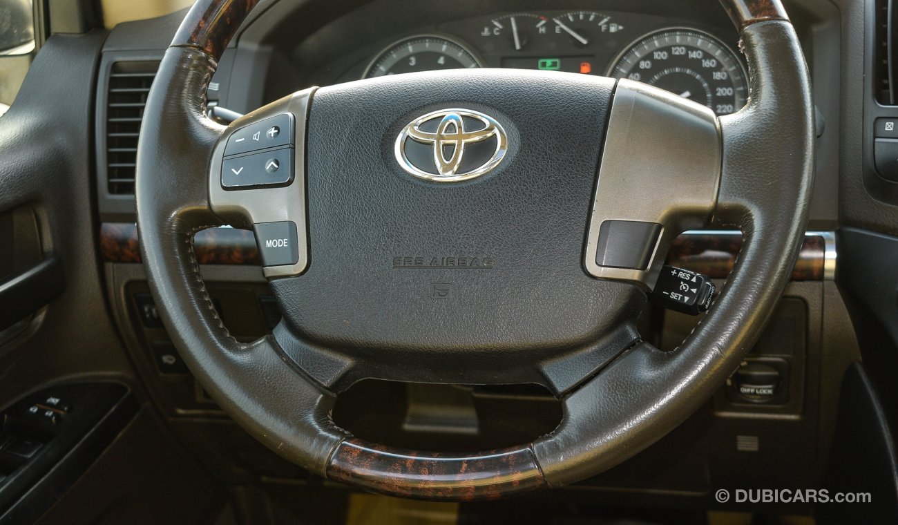 Toyota Land Cruiser GXR V8