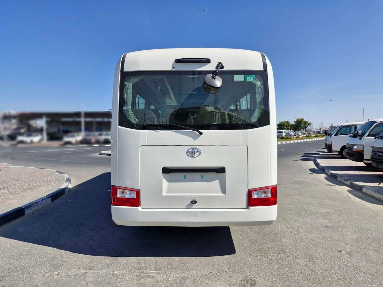 تويوتا كوستر ECTALM003 - 2025 Toyota Coaster – 2.8L Diesel Auto – 22 Seats, Cool Box