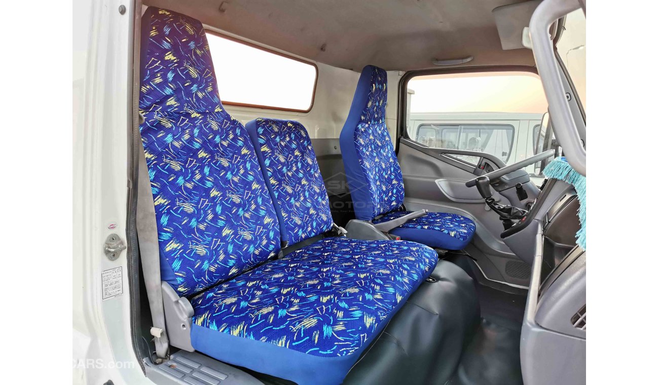 Mitsubishi Fuso Canter 4.0L DIESEL, 16" TYRES, MANUAL GEAR BOX, FRONT A/C, DUAL BATTERY (LOT # 8466)