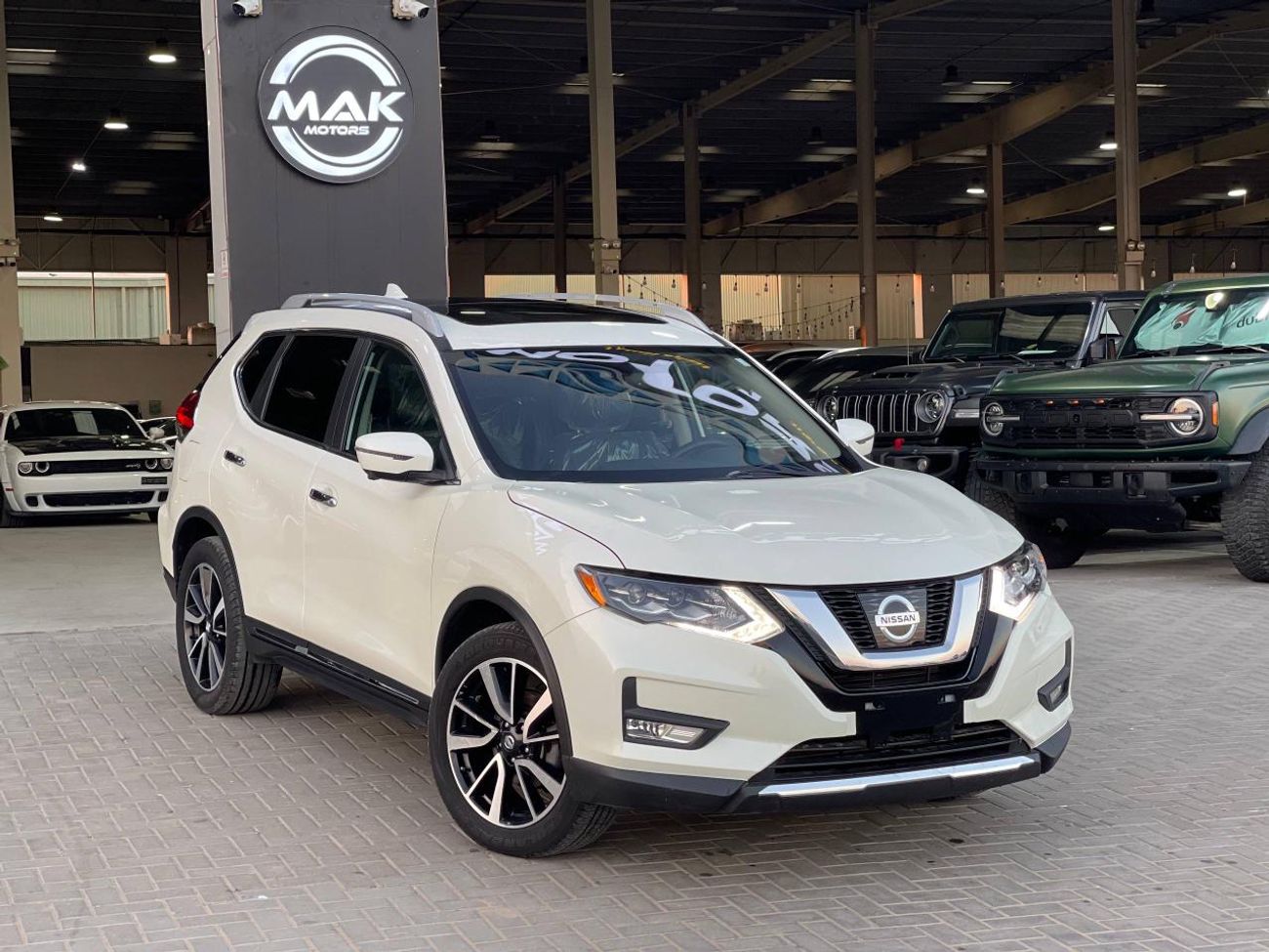 نيسان روج SL / AWD / 2.5 V4 / فتحة سقف بانورامية / كاميرا 360 درجة / رادار / نظام صوت BOSE