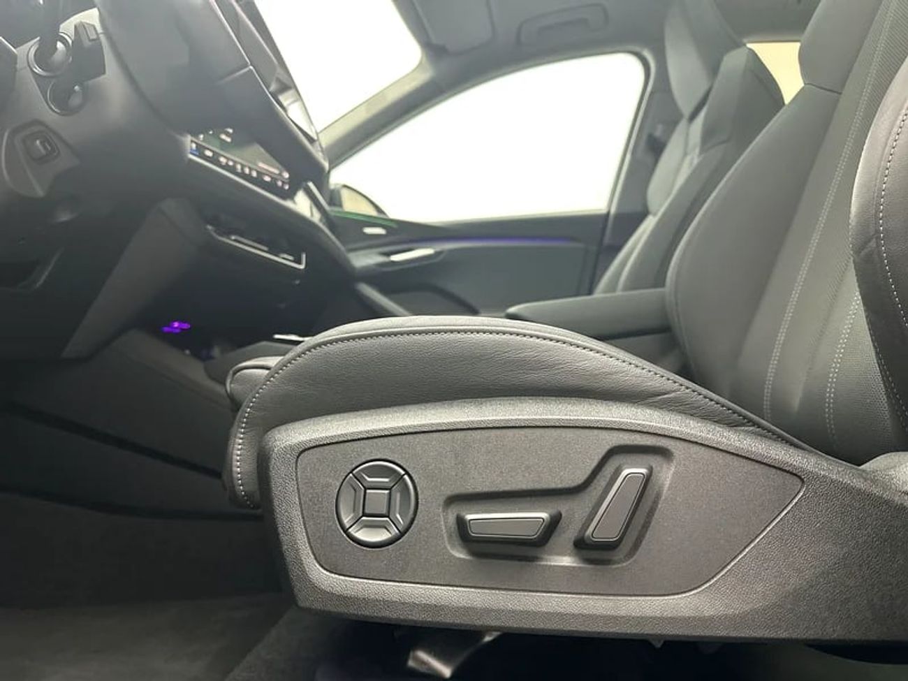 Audi etron Q6 SUV quattro 387hp (Ref# 012607)