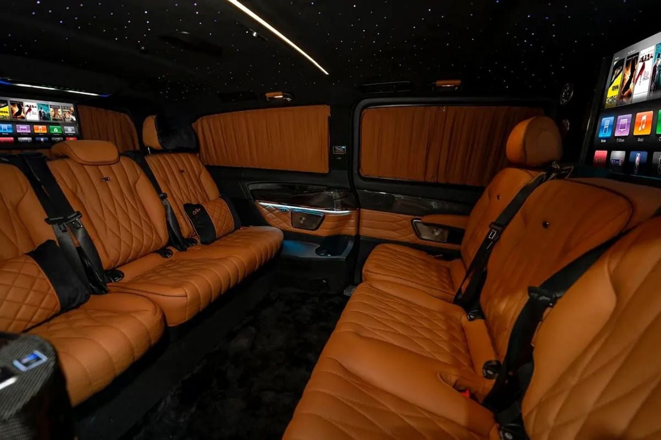 Mercedes-Benz V 300 ARRIVAL MODEL LUXURY MERCEDES GCC V300 with ADDITIONAL REAR AC-2 YEARS WARRANTY BY VLINE