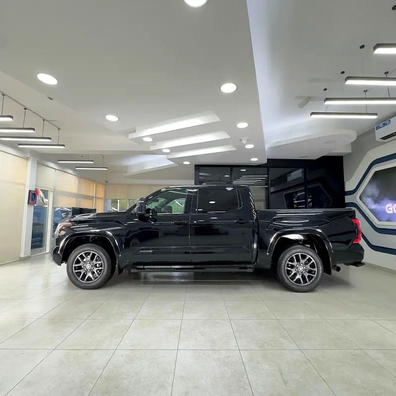 تويوتا تاندرا Crewmax Platinum 5.7L Platinum