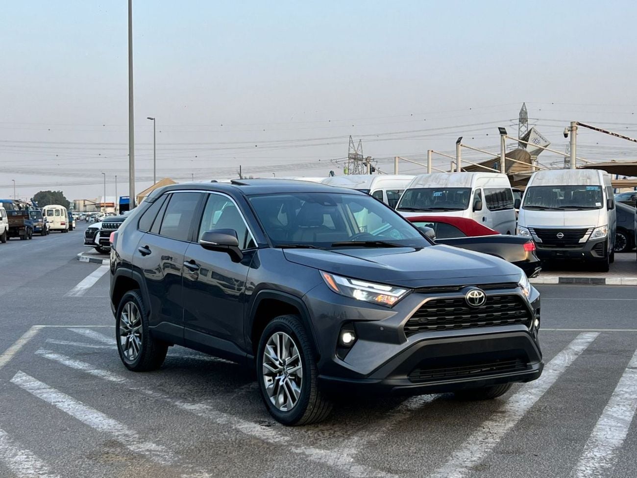 تويوتا راف ٤ XLE 2023 Toyota RAV4 Full Option - 2.5 V4 - Big Screen & Radar Sensor - Trunk Auto Push Star
