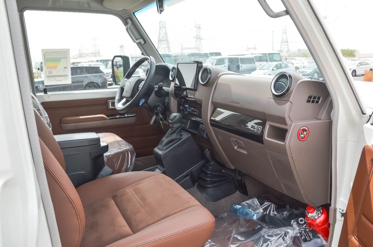 تويوتا لاند كروزر 70 TOYOTA LAND CRUISER 71 4.0L 4WD 3DOOR SUV 2025