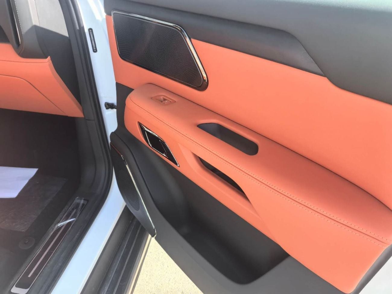 ROX 01  Rox01. White-orange 7seats