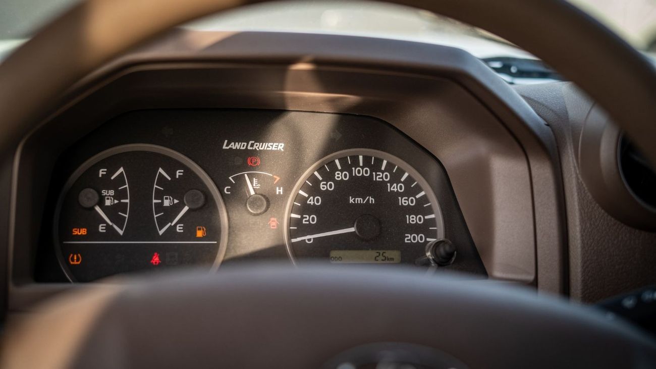 تويوتا لاند كروزر 70 78 V6 4.0L Petrol 2023YM BLS Ambulance Brand New